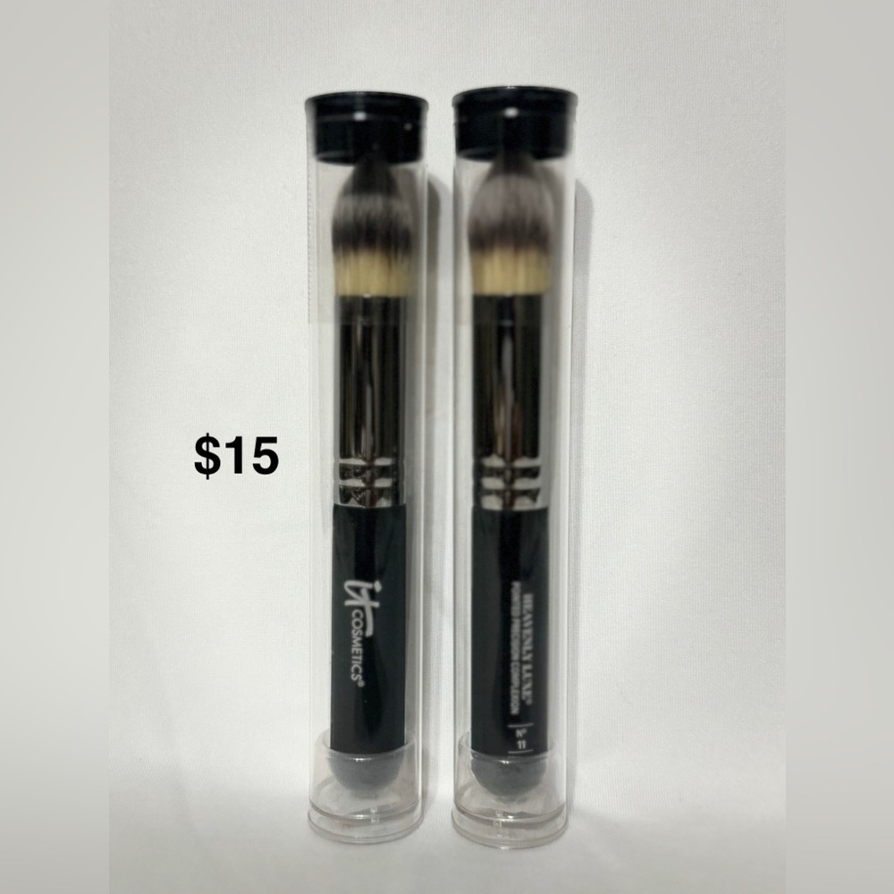 IT Cosmetics Dual Brush with Black Handles